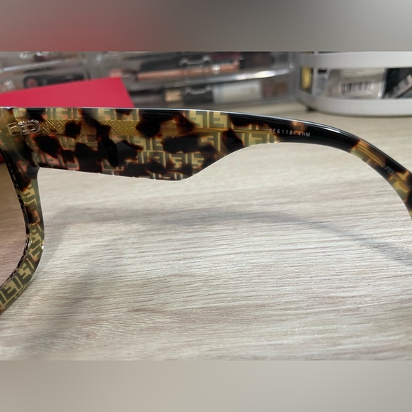 Authentic Fendi 52mm sunglasses FF0435/S - Picture 5 of 8